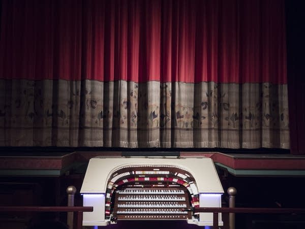 Heights Theater Organist