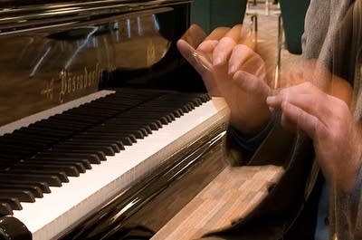 Musicologist Uwe Kliemt at keyboard.