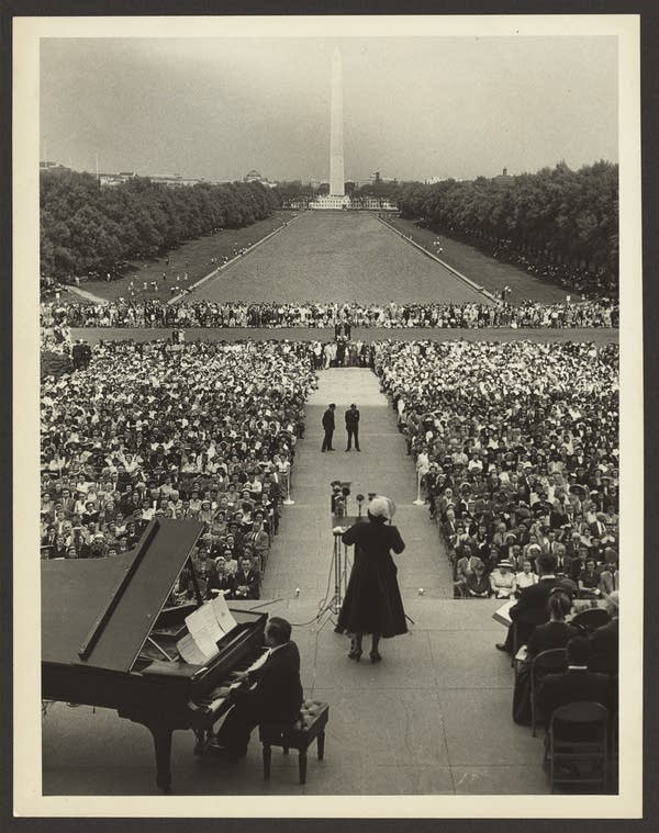 Marian Anderson performs at the Lincoln Memorial, 1952
